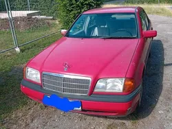 Rot Gebraucht 1994 Mercedes C220 Limousine | 1.100 €