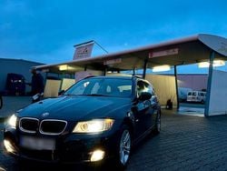 Schwarz Gebraucht 2012 BMW 320 Kombi | 5.900 € (Guter Preis)