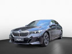 Sophistograu brillanteffekt Gebraucht 2024 BMW 520 M Sport Limousine | 52.850 € (Fairer Preis)