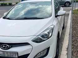 Weiß Gebraucht 2013 Hyundai i30 Limousine | 5.200 € (Fairer Preis)