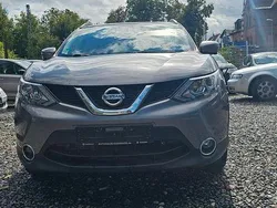 Grau Gebraucht 2015 Nissan Qashqai Tekna SUV | 11.400 € (Fairer Preis)