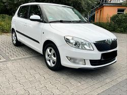 Weiß Gebraucht 2012 Skoda Fabia Kleinwagen | 4.890 € (Etwas zu teuer)