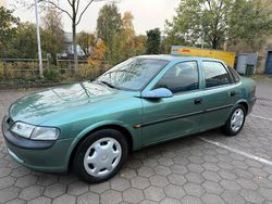 Grün Gebraucht 1999 Opel Vectra Limousine | 1.900 € (Fairer Preis)
