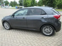 Grau Gebraucht 2017 Kia Rio Spirit Kleinwagen | 11.950 € (Fairer Preis)