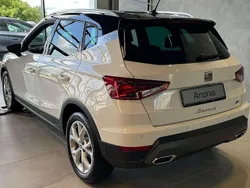 Dach in schwarz metallic Neu 2025 Seat Arona FR SUV | 24.990 € (Guter Preis)