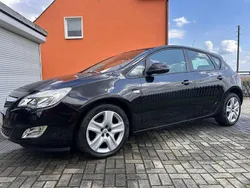 Schwarz Gebraucht 2011 Opel Astra Edition Limousine | 3.990 € (Guter Preis)
