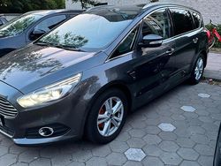 Grau Gebraucht 2018 Ford S-MAX Titanium Van / Kleinbus | 16.000 € (Etwas zu teuer)