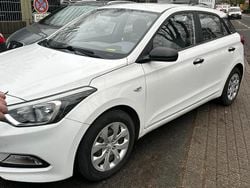 Weiß Gebraucht 2017 Hyundai i20 Limousine | 7.000 € (Guter Preis)