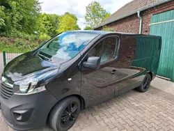 Schwarz Gebraucht 2016 Opel Vivaro Van | 9.850 €