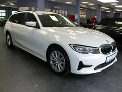 Alpinweiß uni Gebraucht 2021 BMW 318 Advantage Kombi | 24.980 € (Guter Preis)