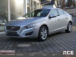 Silver / metallic Gebraucht 2013 Volvo S60 Momentum Limousine | 13.790 € (Fairer Preis)