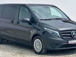 Lackfarbe graphitgrau metallic Gebraucht 2023 Mercedes Vito Van / Kleinbus | 54.399 € (Teuer)