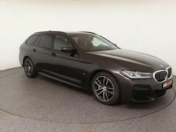 Grau Gebraucht 2023 BMW 530 M Sport Kombi | 39.950 € (Fairer Preis)