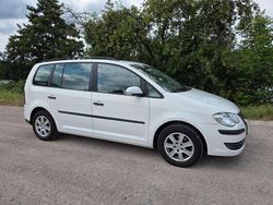 Weiß Gebraucht 2009 VW Touran Conceptline Van / Kleinbus | 1.990 € (Guter Preis)