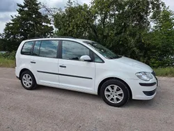 Weiß Gebraucht 2009 VW Touran Conceptline Van / Kleinbus | 1.990 € (Guter Preis)