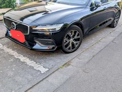 Schwarz Gebraucht 2022 Volvo V60 Core Kombi | 34.900 € (Fairer Preis)
