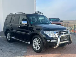 Pianoschwarz (p) Gebraucht 2018 Mitsubishi Pajero Top SUV | 30.900 € (Fairer Preis)