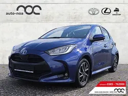 Dark blue m m Gebraucht 2022 Toyota Yaris Hybrid Team Limousine | 19.900 € (Fairer Preis)