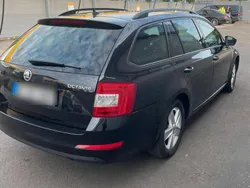 Schwarz Gebraucht 2016 Skoda Octavia Kombi | 11.000 € (Fairer Preis)