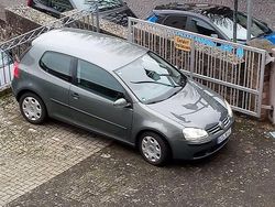 Grün Gebraucht 2004 VW Golf V Kleinwagen | 2.200 € (Etwas zu teuer)