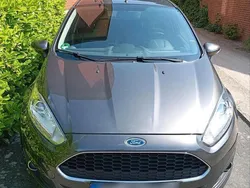 Grau Gebraucht 2016 Ford Fiesta Kleinwagen | 6.650 €