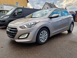 White sand / met Gebraucht 2017 Hyundai i30 Classic Limousine | 10.970 € (Guter Preis)