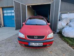 Rot Gebraucht 2001 Opel Zafira Van / Kleinbus | 1.950 €