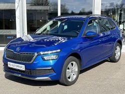 Raceblau metallic (metallic) Gebraucht 2023 Skoda Kamiq Ambition SUV | 18.590 €