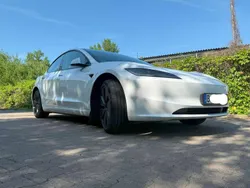 Weiß Gebraucht 2023 Tesla Model 3 Limousine | 35.000 € (Etwas zu teuer)