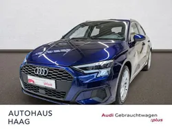 Navarrablau (metallic) Gebraucht 2024 Audi A3 Sportback Business Limousine | 30.100 € (Guter Preis)