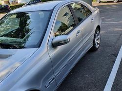 Silber Gebraucht 2005 Mercedes C220 Limousine | 3.900 €