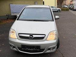 Grau Gebraucht 2008 Opel Meriva Van / Kleinbus | 2.150 € (Etwas zu teuer)