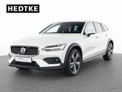 Weiß Gebraucht 2023 Volvo V60 CC Ultimate Kombi | 42.550 € (Etwas zu teuer)