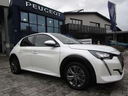 Perlmuttweiß Gebraucht 2021 Peugeot e-208 Allure Kleinwagen | 15.200 € (Guter Preis)
