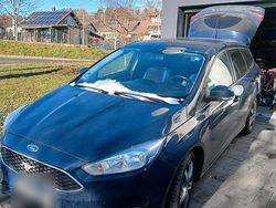 Blau Gebraucht 2017 Ford Focus Kombi | 10.900 €