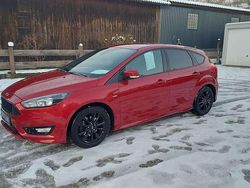 Candyrot metallic Gebraucht 2018 Ford Focus ST-Line Limousine | 12.500 € (Superpreis)