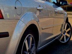 Silber Gebraucht 2005 Ford Focus Ghia Limousine | 4.100 € (Fairer Preis)