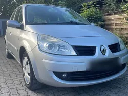 Silber Gebraucht 2007 Renault Mégane II Kleinwagen | 2.300 €