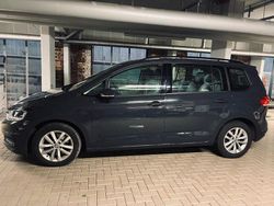 Grau Gebraucht 2019 VW Touran Van / Kleinbus | 15.900 € (Superpreis)