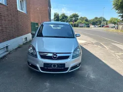 Grau Gebraucht 2007 Opel Zafira Van / Kleinbus | 5.400 €