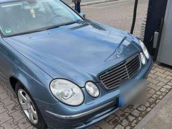 Blau Gebraucht 2005 Mercedes E280 Avantgarde Limousine | 8.499 €