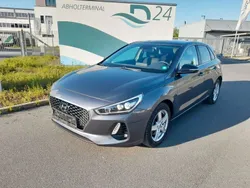 Grau Gebraucht 2017 Hyundai i30 Intro Edition Limousine | 8.990 € (Guter Preis)