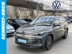 Cipressinogrün Gebraucht 2024 VW Tiguan Life SUV | 37.450 € (Fairer Preis)