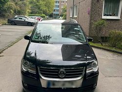 Schwarz Gebraucht 2007 VW Touran Van / Kleinbus | 5.250 € (Etwas zu teuer)