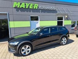Black stone Gebraucht 2020 Volvo V60 CC Pro Kombi | 23.900 € (Guter Preis)