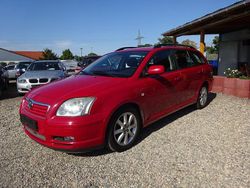 Rot Gebraucht 2004 Toyota Avensis Sol Kombi | 2.000 € (Guter Preis)
