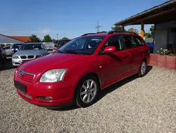 Rot Gebraucht 2004 Toyota Avensis Sol Kombi | 2.000 € (Guter Preis)