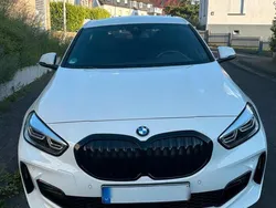 Weiß Gebraucht 2022 BMW 120 Comfort Edition Kleinwagen | 33.999 € (Teuer)
