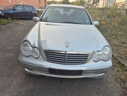 Silber Gebraucht 2000 Mercedes C180 Avantgarde Limousine | 3.950 € (Etwas zu teuer)