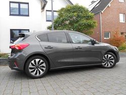 Grau Gebraucht 2019 Ford Focus Cool & Connect Limousine | 8.750 € (Fairer Preis)